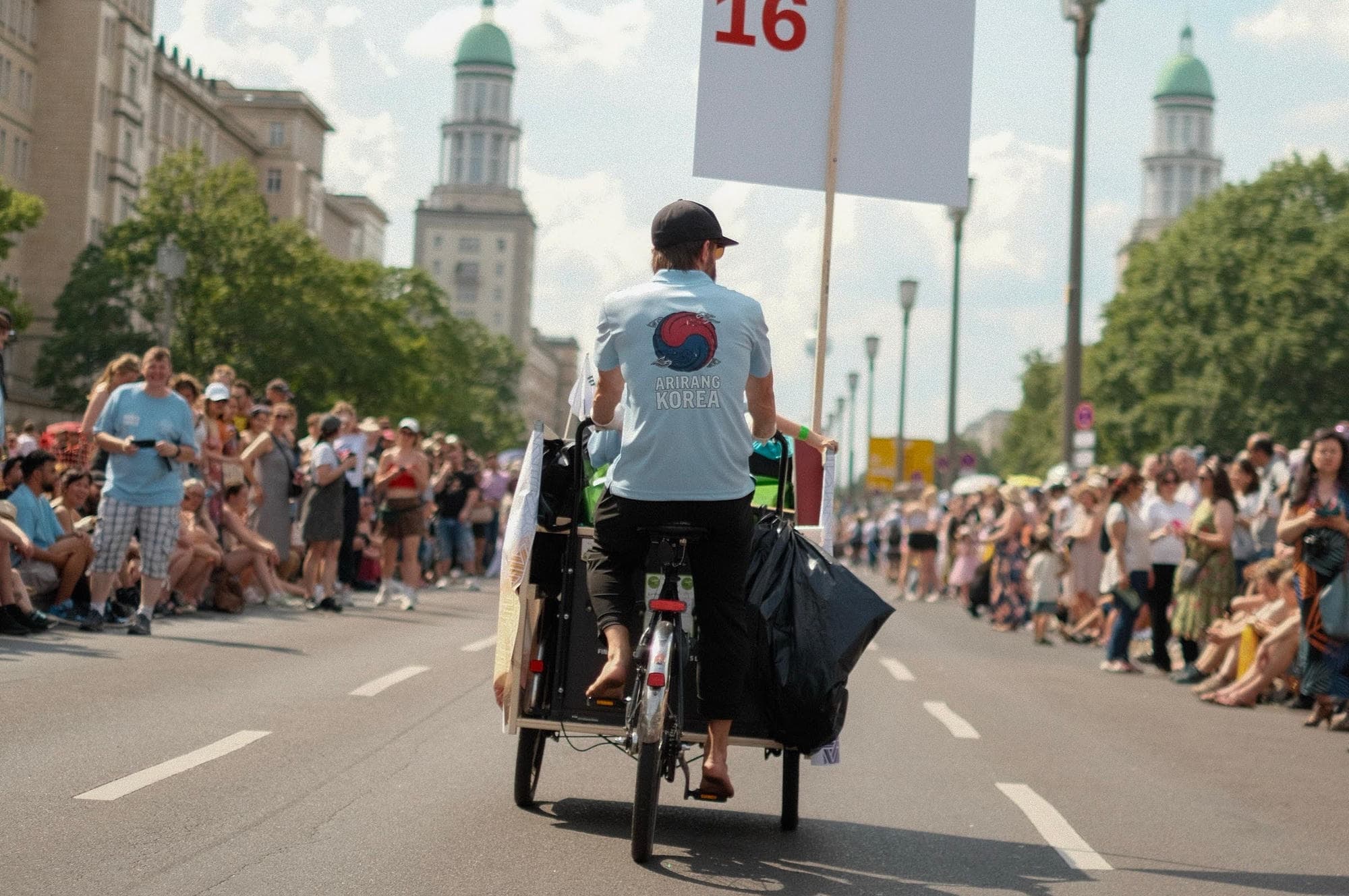 Jannes fährt für Team Korea beim Karneval der Kulturen 2026 in Berlin